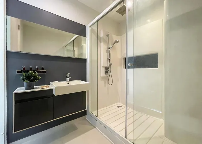 Near Bts L Sukhumvit L Pool And Garden * بانكوك