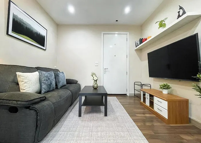 Near Bts L Sukhumvit L Pool And Garden * بانكوك