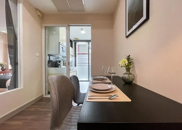Near Bts L Sukhumvit L Pool And Garden شقة