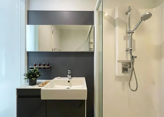 Near Bts L Sukhumvit L Pool And Garden بانكوك