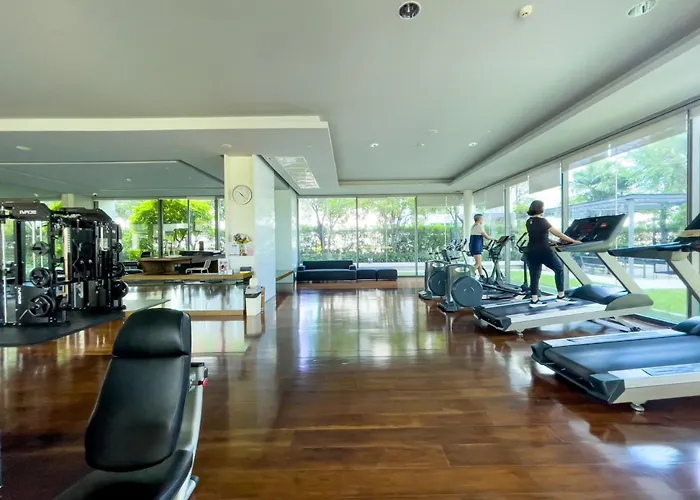 Near Bts L Sukhumvit L Pool And Garden * بانكوك