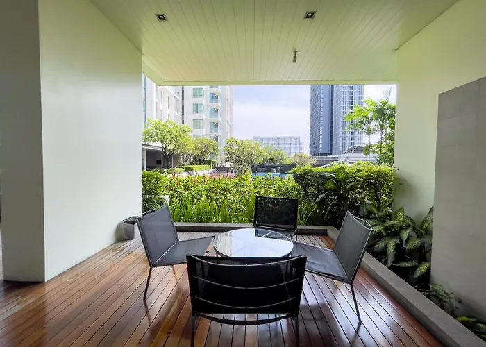 Near Bts L Sukhumvit L Pool And Garden بانكوك