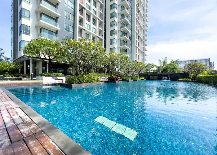 Near Bts L Sukhumvit L Pool And Garden * بانكوك