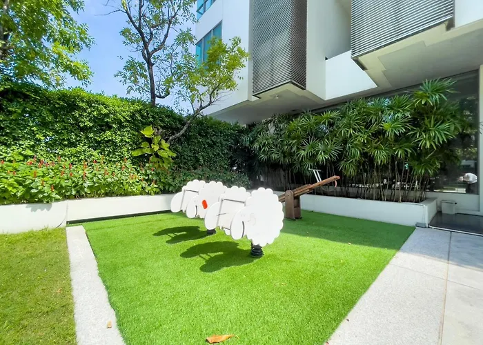 Near Bts L Sukhumvit L Pool And Garden شقة